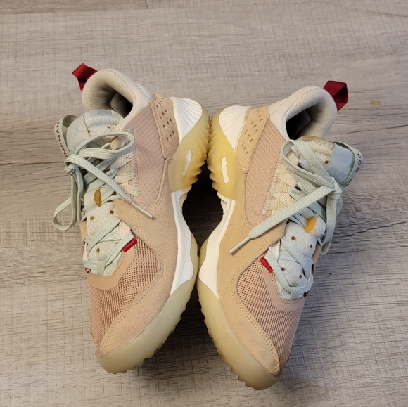 Jordan Athletic Shoes in Beige and Red - Picture 2 of 7